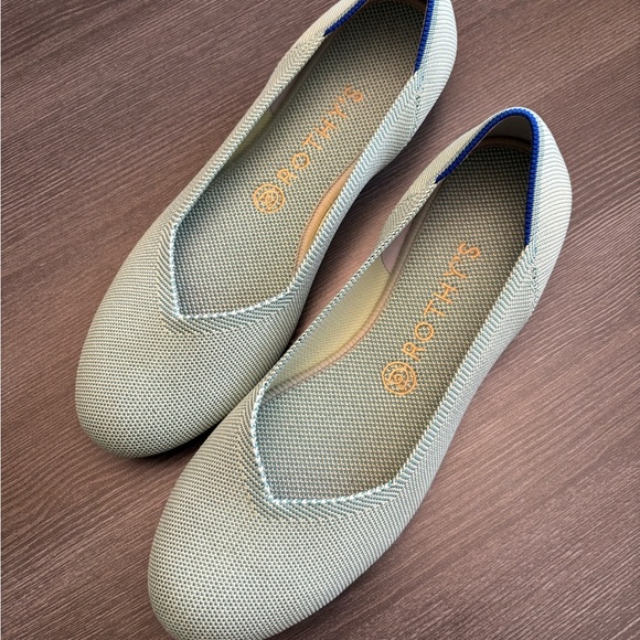 Pristine Rothy's Green Flats - Picture 2 of 12